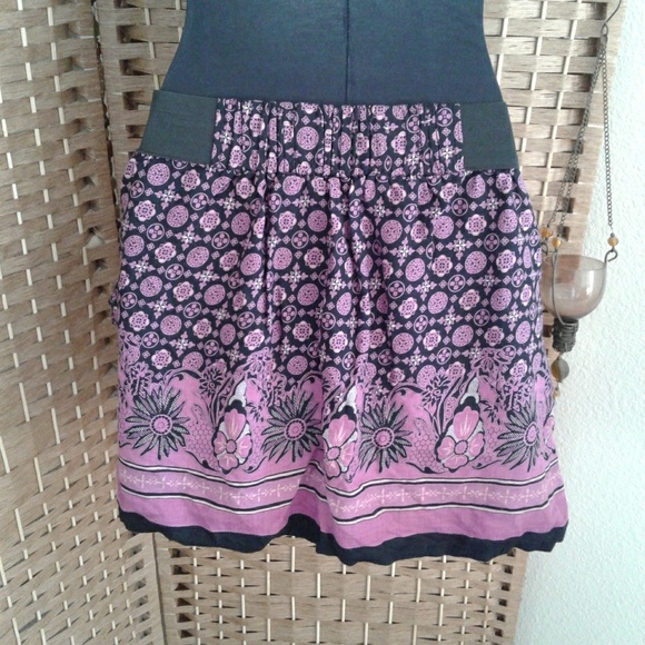 Adorable short purple skirt with oversized Pockets - Picture 3 of 3
